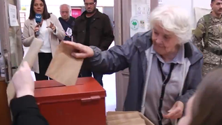 Lucía Topolansky se arrimó a votar este domingo en el marco de las elecciones departamentales.&nbsp;