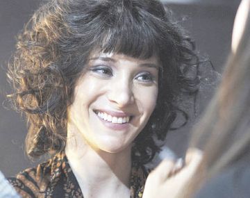 Isabel. La actriz chilena Daniela Ramírez encarna a la escritora Isabel Allende en la serie que desde mañana podrá verse a través de Lifetime.