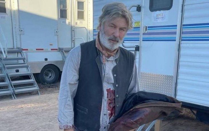 Alec Baldwin volverá a ser juzgado. Alec Baldwin volverá a ser juzgado.