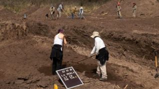 El Equipo Argentino de Antropología Forense trabaja en el predio donde funcionó un excentro de detención. El Equipo Argentino de Antropología Forense trabaja en el predio donde funcionó un excentro de detención.