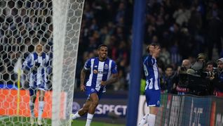 En la última jugada, con un golazo del brasileño Wenderson Galeno, el Porto de Alan Varela le ganó a Arsenal el partido de ida en los octavos de final de la Champions League.