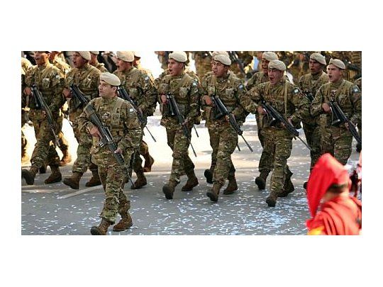 Gobierno dispuso un aumento de 20% para las Fuerzas Armadas