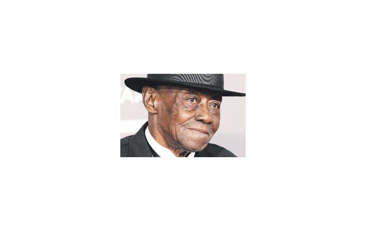 Con 97 años, el pianista Pinetop Perkins, uno de los últimos miembros de la gran época del Delta blues, seguía en actividad, y tenía planeada una nueva serie de conciertos.