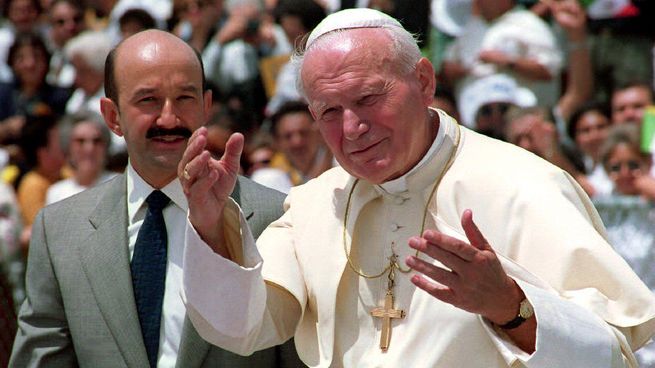 Se restablecen la relaciones diplomáticas entre México y El Vaticano en 1992.