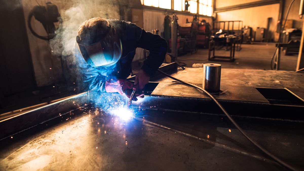 Employment improves and the number of employed people once again exceeds 1.7 million