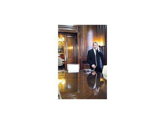 Julio Cobos recibió a este diario en el Senado y criticó la ausencia de Elisa Carrió en la mesa de diálogo.