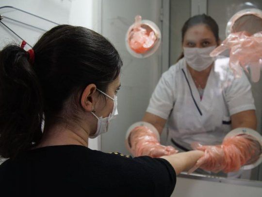 As&iacute; funciona la cabina creada en la UNTREF, que minimiza el riesgo de contagios de coronavirus durante el testeo.&nbsp;