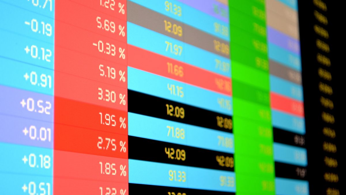 El riesgo pa�s opera por debajo de los 500 puntos, mientras los bonos cotizan con leves alzas