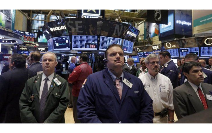 Wall Street cerró con fuertes pérdidas a la espera de debate presidencial en EEUU