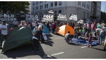 Acampe de Polo Obrero en la Avenida 9 de Julio.