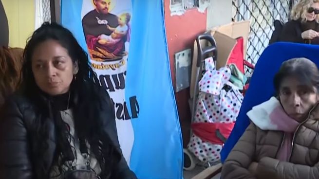 Los fieles ya se reunen frente al santuario en el barrio de Liniers.&nbsp;