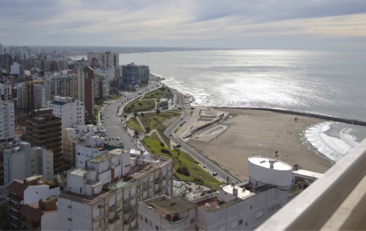 Vista desde el balcón de una de las habitaciones del tradicional complejo Torres de Manantiales.