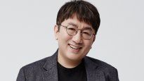 Bang Si-hyuk, apodado “Hitman Bang”, creó Hybe y llevó a BTS al estrellato global, construyendo un imperio que hoy vale miles de millones.