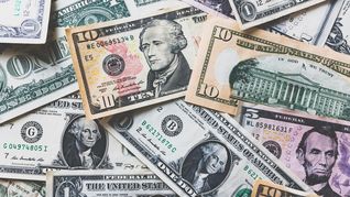 El dólar continúa al alza en diciembre.