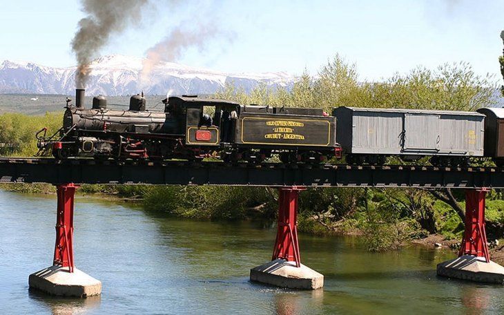 El tren juega un rol fundamental en la experiencia para el turismo y la historia del lugar.