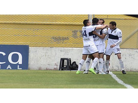 Gimnasia logró su primera victoria en la Superliga.