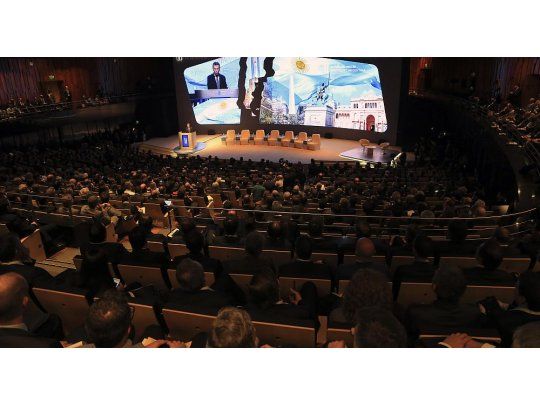 Pese a entusiasmo por el foro, empresarios son cautelosos por llegada de inversiones