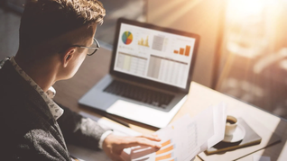 Las fuentes más consultadas son asesores financieros y bancos, mientras la familia sigue siendo un actor clave de orientación en finanzas. Las fuentes más consultadas son asesores financieros y bancos, mientras la familia sigue siendo un actor clave de orientación en finanzas.