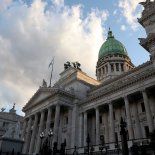 Personal policial recorrió las instalaciones. No hubo evacuación porque se trató de un sector exterior del Parlamento. Personal policial recorrió las instalaciones. No hubo evacuación porque se trató de un sector exterior del Parlamento.