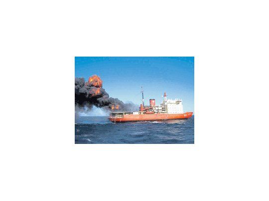 El mítico rompehielos Irízar volverá a navegar, pero no se sabe cuándo. Los responsables de los arreglos hablan de 2012, pero las autoridades del Ministerio de Defensa presionan para que sea antes. Por fin una puja noble para que algo funcione.