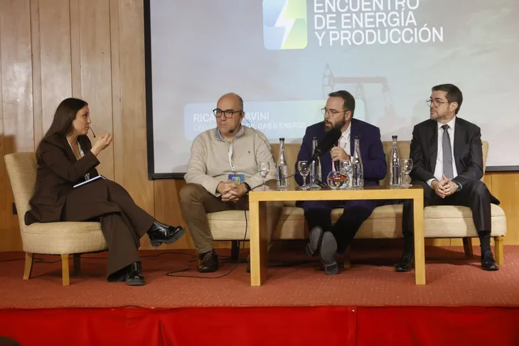 Encuentro de Energía y Producción. El director de Brasil 247, Leonardo Attuch; el director Gas del Ministerio de Minas y Energía de Brasil, Marcello Gomes Weydt; y el CEO de Fluxus Oil Gas & Energy, Ricardo Savini. Encuentro de Energía y Producción. El director de Brasil 247, Leonardo Attuch; el director Gas del Ministerio de Minas y Energía de Brasil, Marcello Gomes Weydt; y el CEO de Fluxus Oil Gas & Energy, Ricardo Savini.