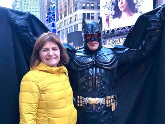 La ministra envió un mensaje para todos los seguidores del mejor Batman del mundo, vamos con todo en Nueva York.