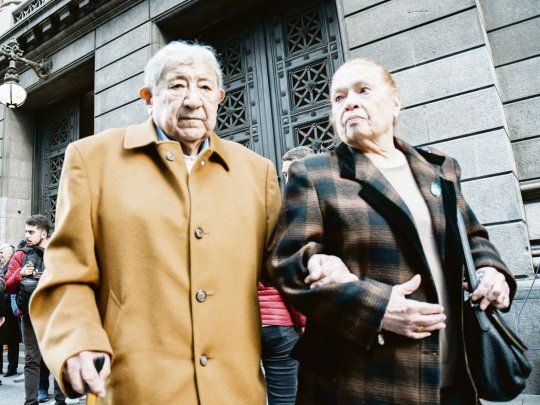 Congreso. El velatorio de Fernando de la Rúa ayer en el Congreso sumó una multipartidaria: Oraldo Britos y Enrique Nosiglia, entre ellos.&nbsp;