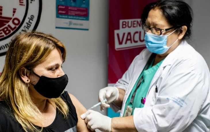 &nbsp;Más de 40.000 trabajadores y trabajadoras de la salud ya recibieron la primera dosis.