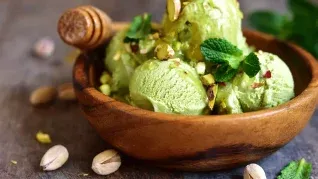 Hay una manera muy simple de hacer helado de pistacho, desde la comodidad de tu casa. Hay una manera muy simple de hacer helado de pistacho, desde la comodidad de tu casa.