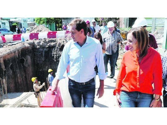 AVANCE. La gobernadora, acompañada por el intendente Julio Garro, recorrió las obras contra las inundaciones en el partido de La Plata.