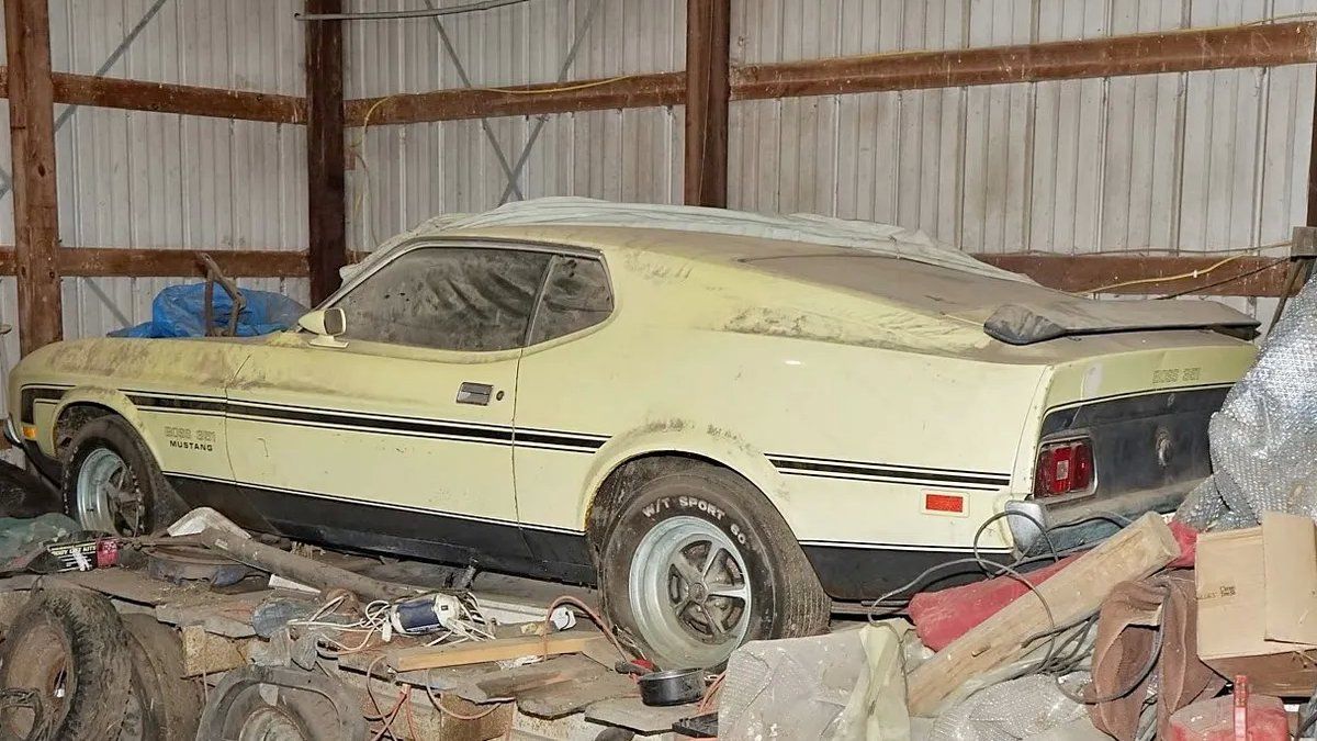 Una reliquia: encontraron un histórico Ford Mustang abandonado en un garage hace más de 40 años