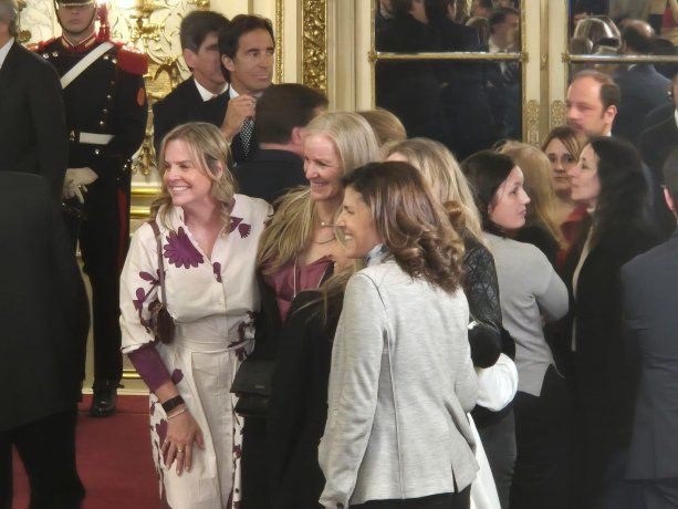 Sonrisas y fotos con Karina Milei, en la asunción de Pablo Quirno.  Sonrisas y fotos con Karina Milei, en la asunción de Pablo Quirno.