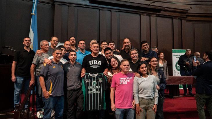 El Turco en la UBA. Agita la política porteña.