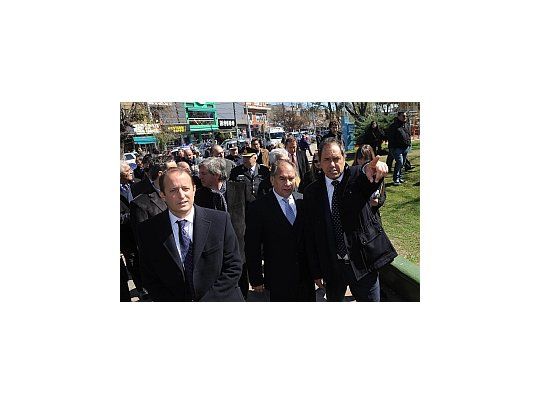 En una recorrida junto a Insaurralde, Scioli anunció la convocatoria del Consejo Provincial de Seguridad.
