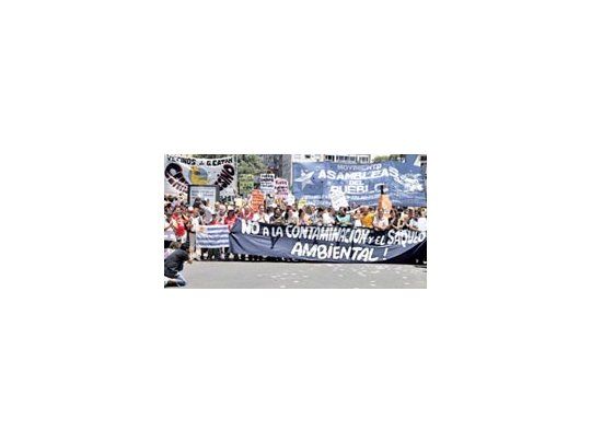 Ambientalistasde Gualeguaychúreeditaránsus marchasen BuenosAires contra lapastera Botnia.