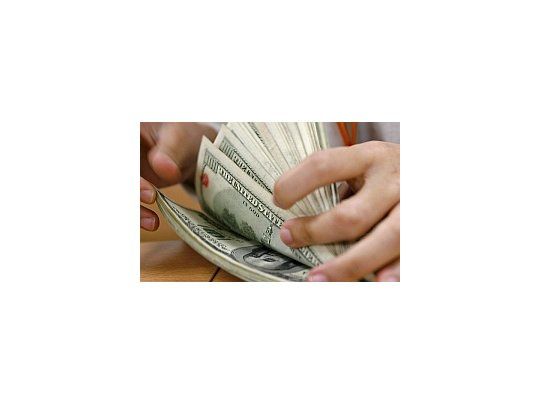 El dólar oficial subió medio centavo. El blue avanzó a $ 6,35