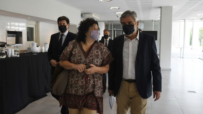 Los ministros de Salud, Carla Vizzotti y de Ciencia, Tecnología e Innovación, Daniel Filmus, anunciaron que la vacuna contra el coronavirus desarrollada en el país pasó a la fase 1 y será probada en humanos.
