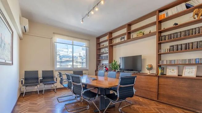 El mercado inmobiliario corporativo de Montevideo mostró en 2025 un giro hacia el alquiler, impulsado por la búsqueda de flexibilidad y menores compromisos financieros.