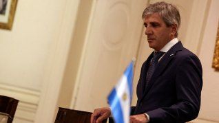 Más preocupaciones para Caputo: las reservas, una posible mala cosecha y una situación judicial que pone a la Argentina en aprietos.