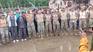 Militares retenidos por seguidores de Evo Morales. 