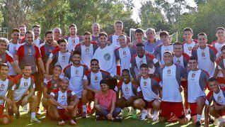 Javier Altamirano se reencontró con sus compañeros de Estudiantes tras recibir el alta médica