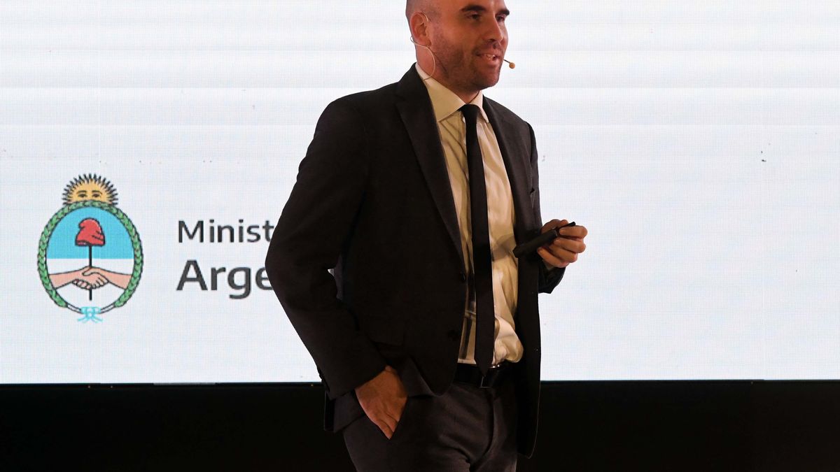 the definitions of Martín Guzmán before the main businessmen of the country