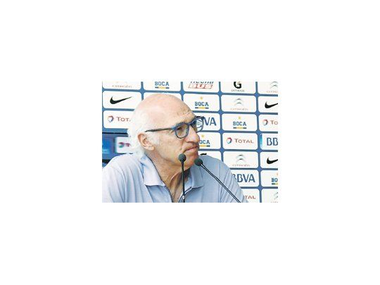 Carlos Bianchi confirmó el equipo que jugará mañana con River y habló del nuevo sistema táctico que está implantando.