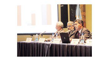 ámbito.com | De la presentación del fideicomiso a cargo del gobernador de Chaco, Jorge Capitanich, participaron el viceministro de Economía, Roberto Feletti, y el titular del Instituto Provincial de Desarrollo Urbano y Vivienda, José Valentín Benítez.