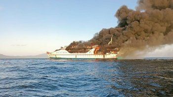 El KM Karya Indah se incendió por razones aún poco claras,