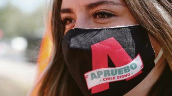CIERRE. Las campañas por el Apruebo y el Rechazo cerraron ayer en Santiago, tras unos meses marcados por la pandemia y el desasosiego por los brotes de violencia callejera de grupos que en su mayoría no respaldan la consulta.