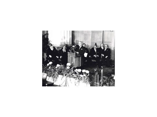 HARRY TRUMAN: “Ayudar a las naciones libres”