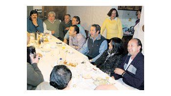 ámbito.com | Julio Cobos compartió una cena en la casa del diputado provincial Andrés Marín junto al intendente de Godoy Cruz, Alfredo Cornejo, y al diputado del  Frente para la Victoria Enrique Thomas. También estuvieron el presidente del Instituto Nacional de Vitivi