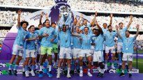 El plantel de Manchester City festeja el cuarto tìtulo covnsecutivo en la Premier League.
