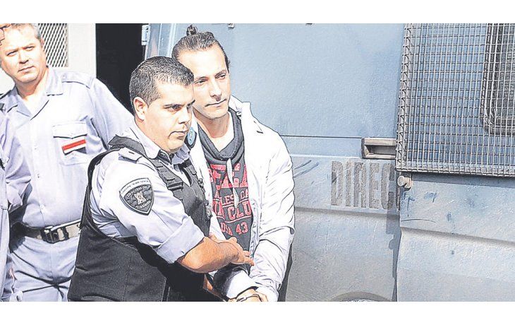 ámbito.com | Incidente. Ocurrió hace más de diez días pero recién se conoció ayer: desconocidos se tirotearon con efectivos del Grupo Albatros que custodiaban el domicilio donde vive Leonardo Fariña, testigo protegido en la causa Báez.